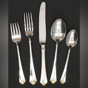 New! Oneida Golden Juilliard Stainless Gold Accent (5 piece place setting)